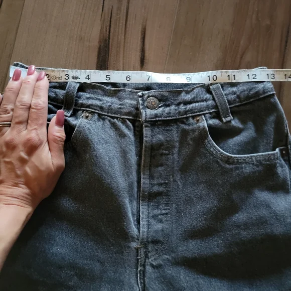 Vintage Levi's 701 | Size 25 - Picture 4 of 11